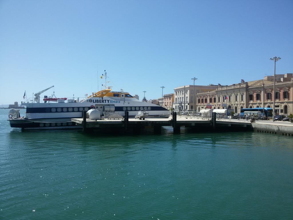 Almaran B&B Trapani Port & City Екстер'єр фото